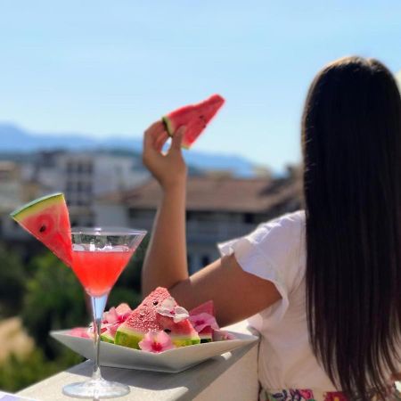 Family Hotel Haruni Ксамил Екстериор снимка