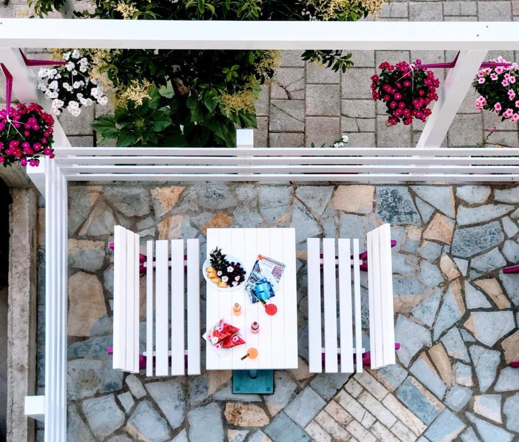 Family Hotel Haruni Ксамил Екстериор снимка