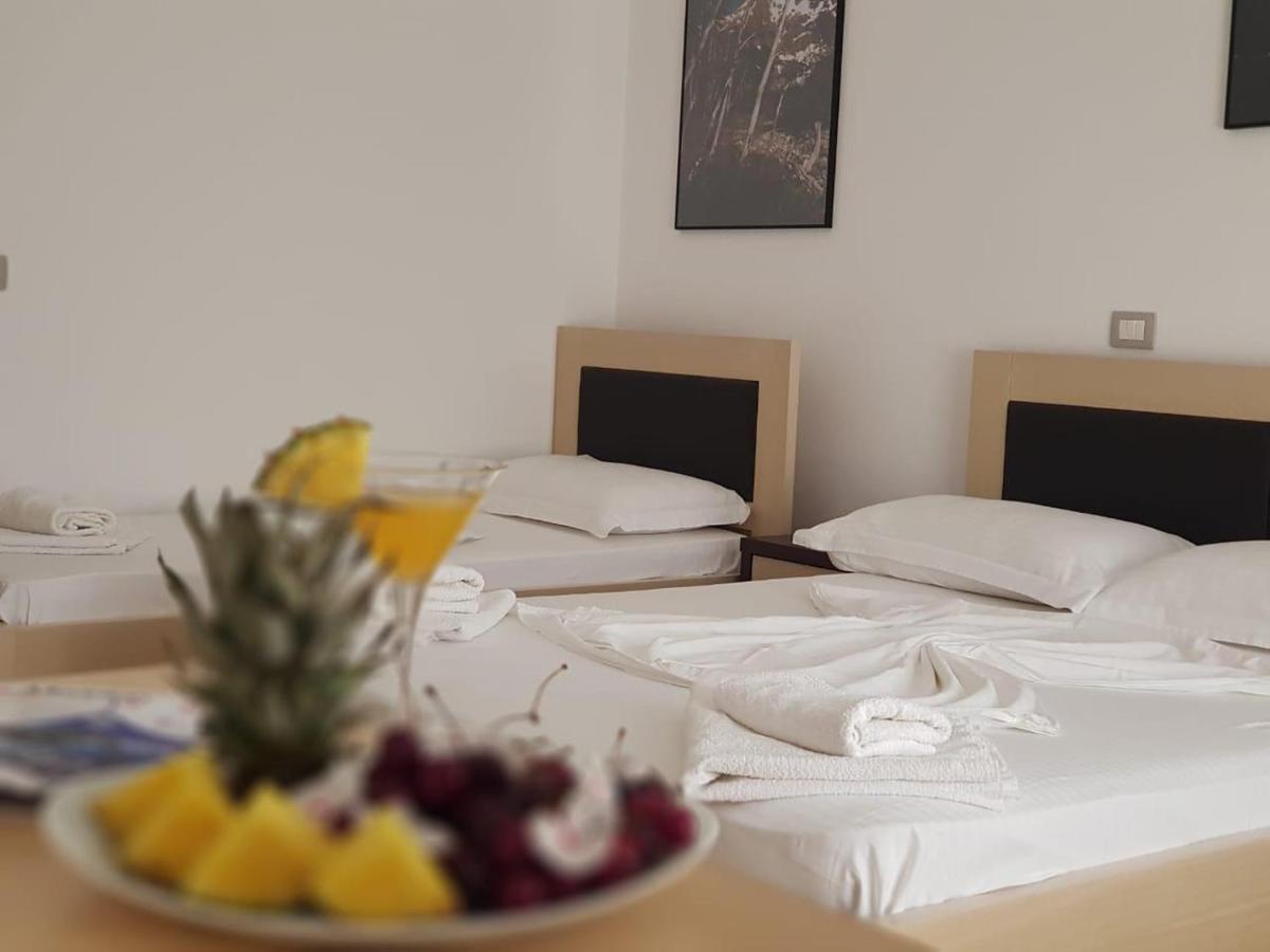Family Hotel Haruni Ксамил Екстериор снимка
