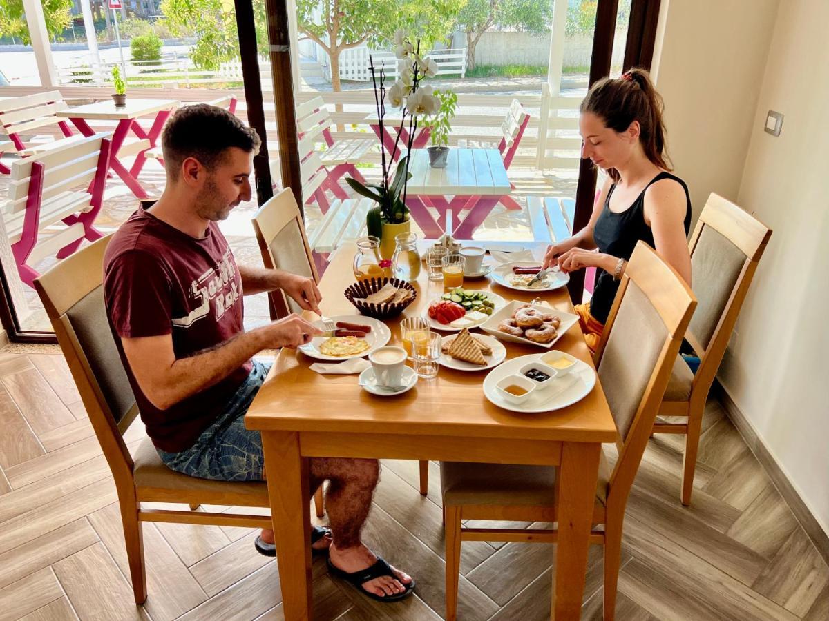 Family Hotel Haruni Ксамил Екстериор снимка