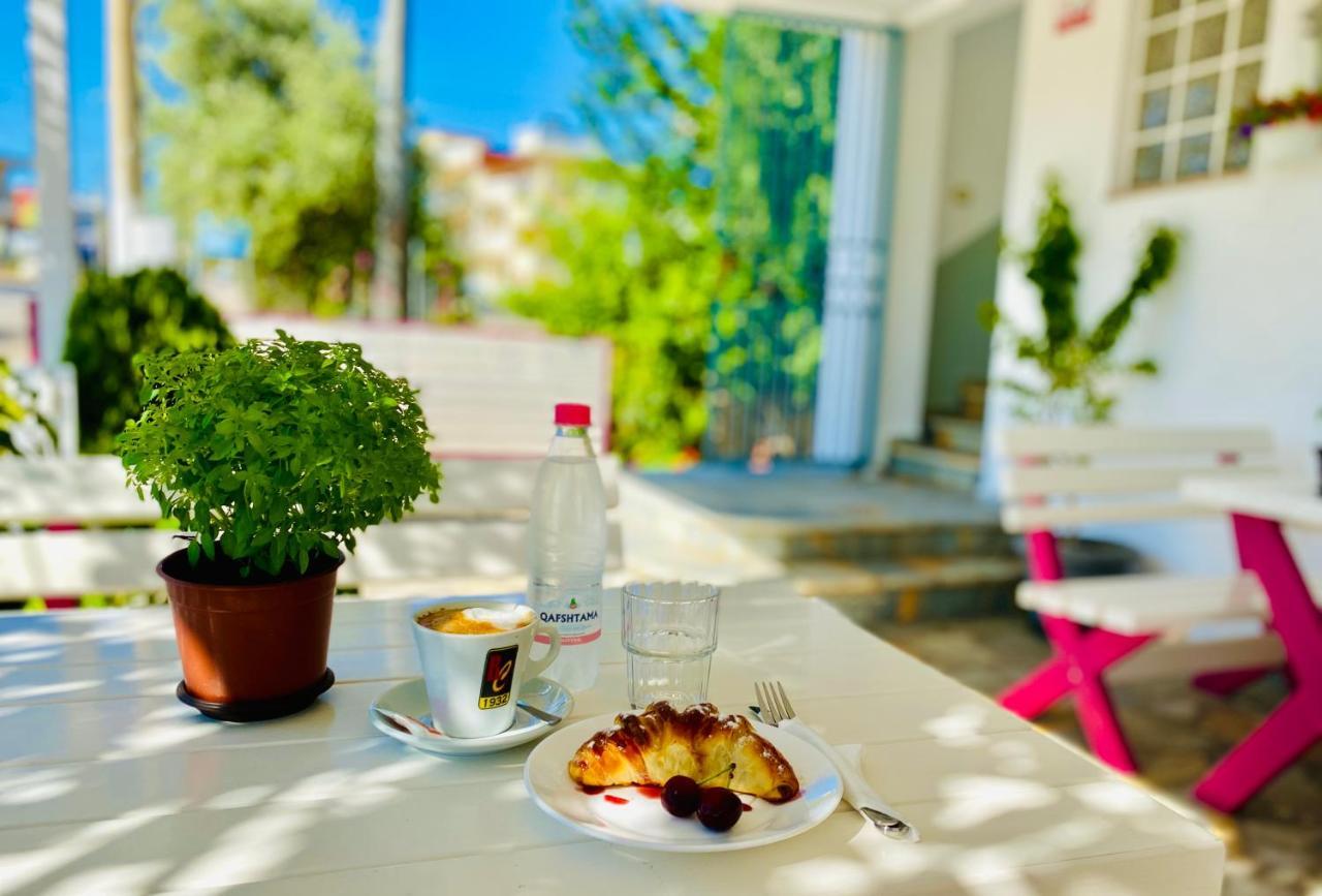 Family Hotel Haruni Ксамил Екстериор снимка