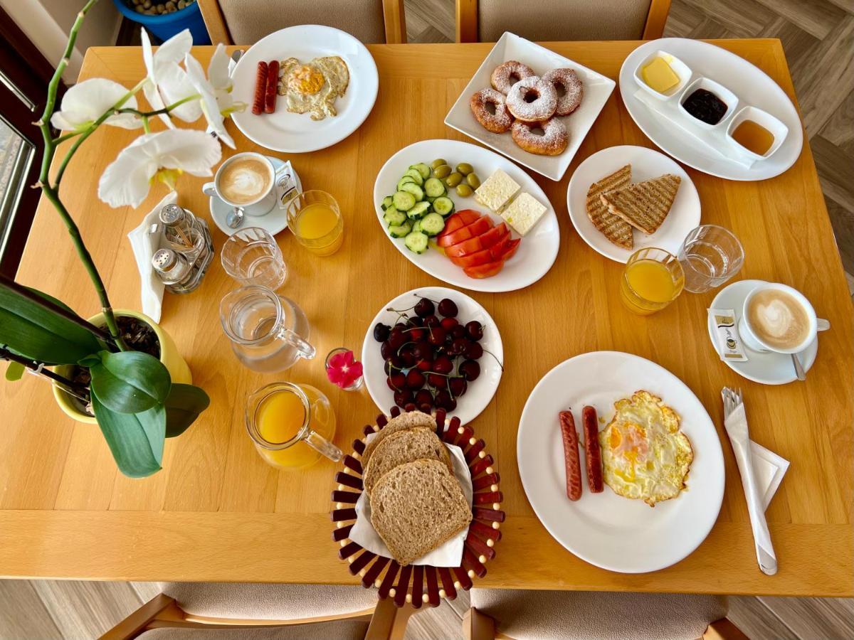 Family Hotel Haruni Ксамил Екстериор снимка