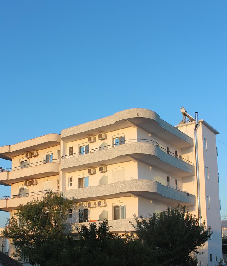 Family Hotel Haruni Ксамил Екстериор снимка