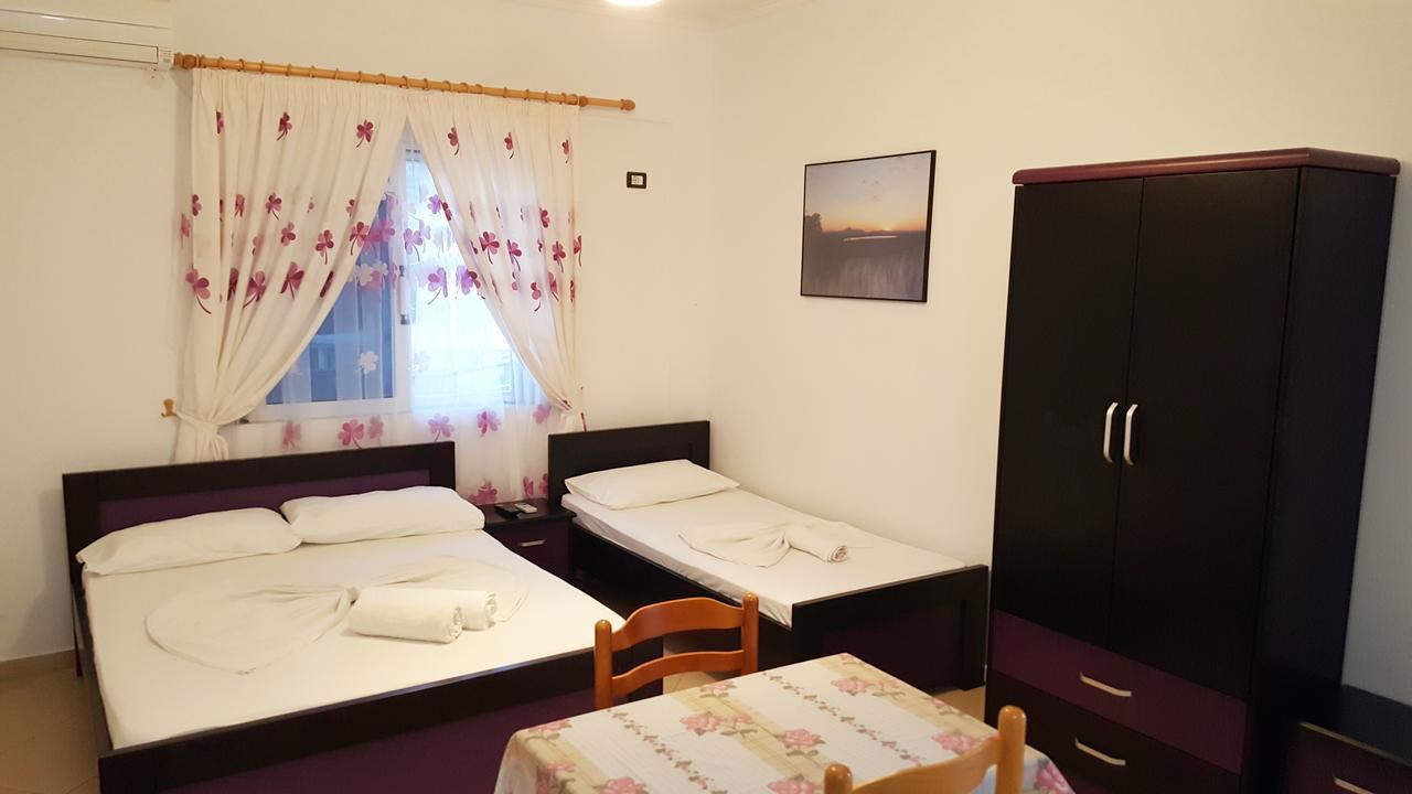 Family Hotel Haruni Ксамил Екстериор снимка