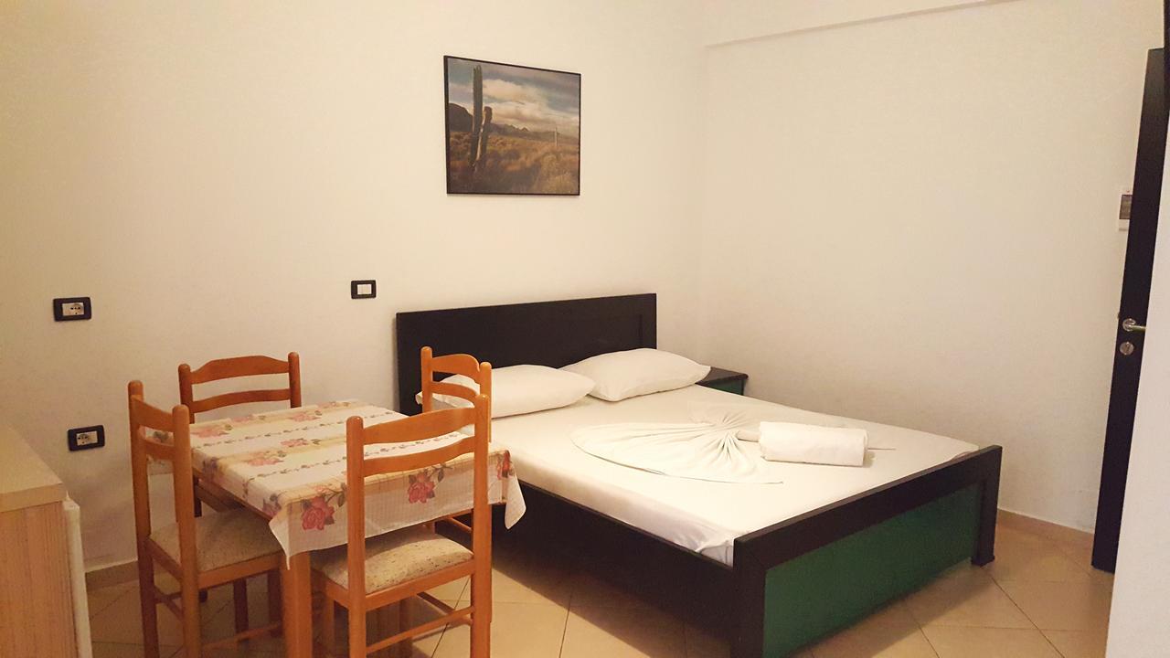 Family Hotel Haruni Ксамил Екстериор снимка